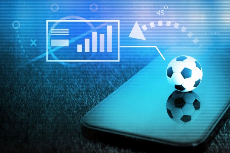 telefon mobil cu o mica minge de fotbal pe el cu grafice despre joc
