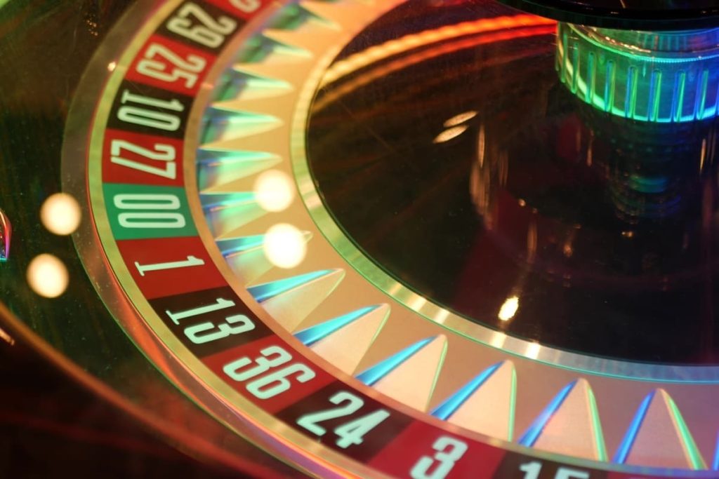 ruleta americana pe care se vede casuta dublu zero