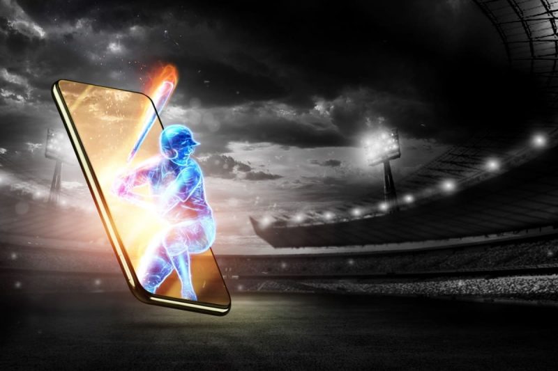 telefon mobil cu o holograma a unui jucator de baseball, cu un teren de joc in fundal