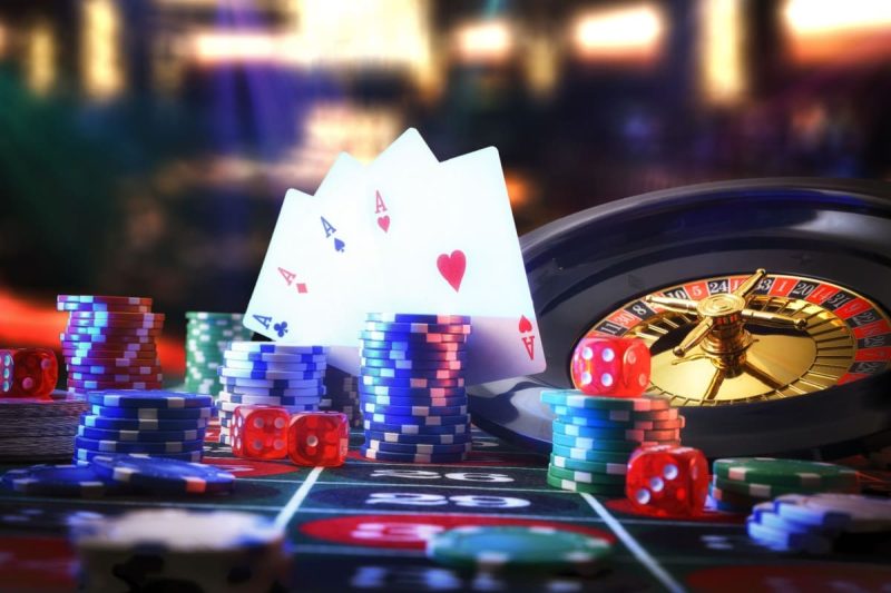 carti de joc, ruleta, zaruri si jetoane de cazino
