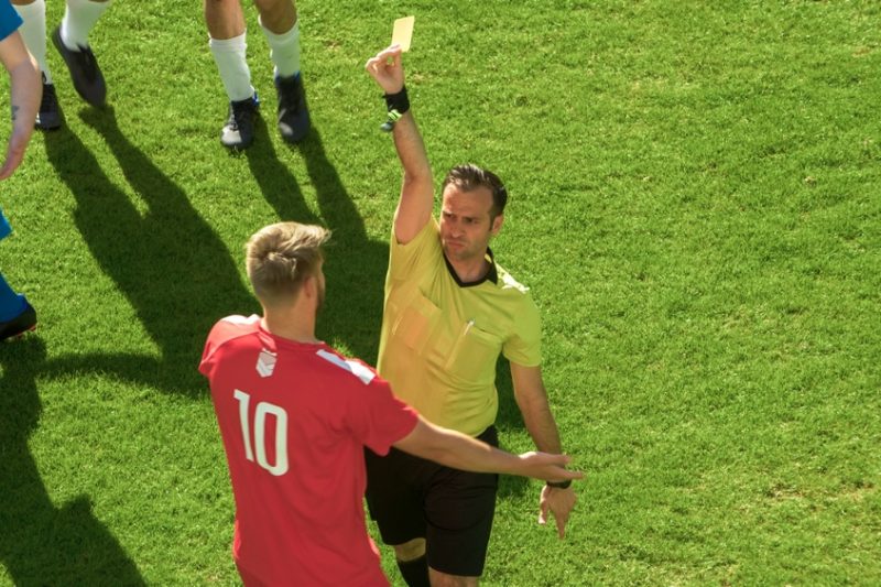 arbitrii pot influenta meciurile de fotbal