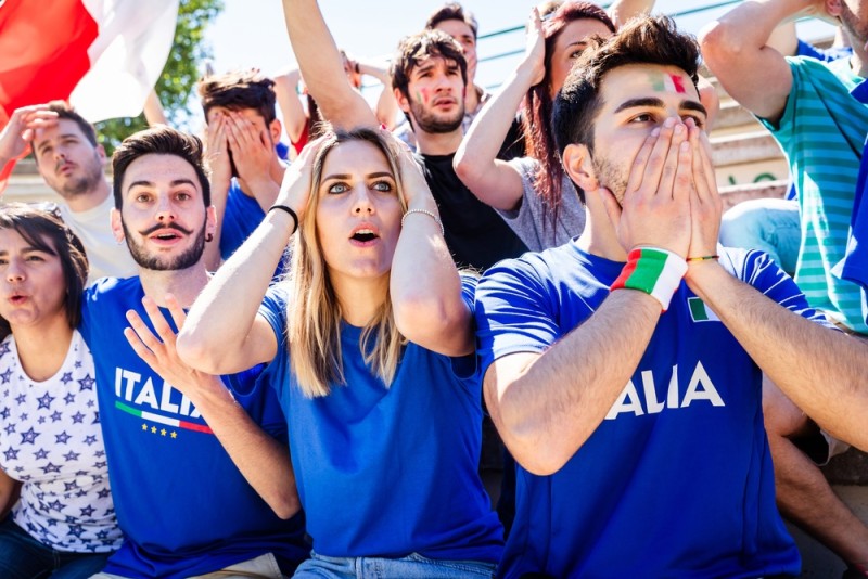 suporteri italieni pe stadion